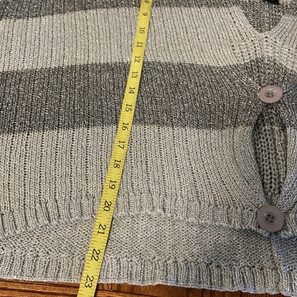 NWOT SIMPLY IRRESISTIBLE women’s sleeve hole PONCHO / LUREX gray sliver size L - Picture 10 of 12